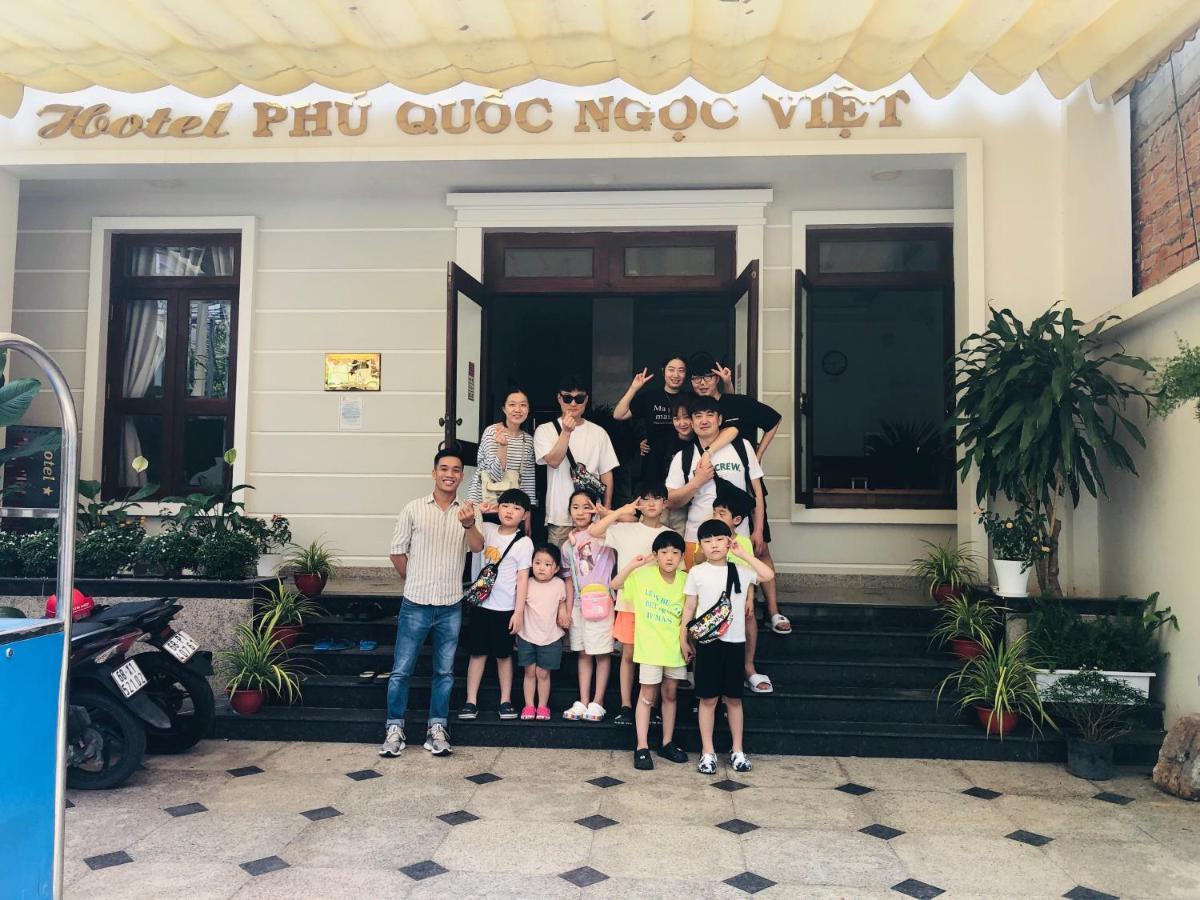 Отель Khach San Ngoc Son Дуонг-Донг Экстерьер фото